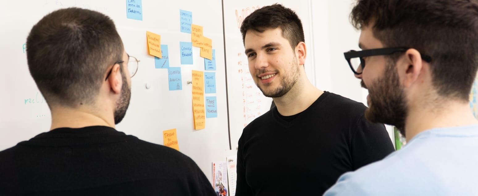 Persone che sorridono